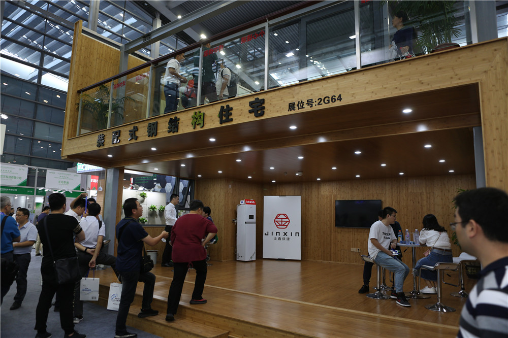 新穎的展示產(chǎn)品，吸引人們的目光